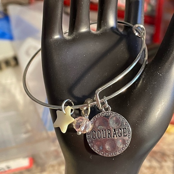 ✔️✔️Stainless Steel Adjustable Charm Bracelet-NWOT - Picture 2 of 5